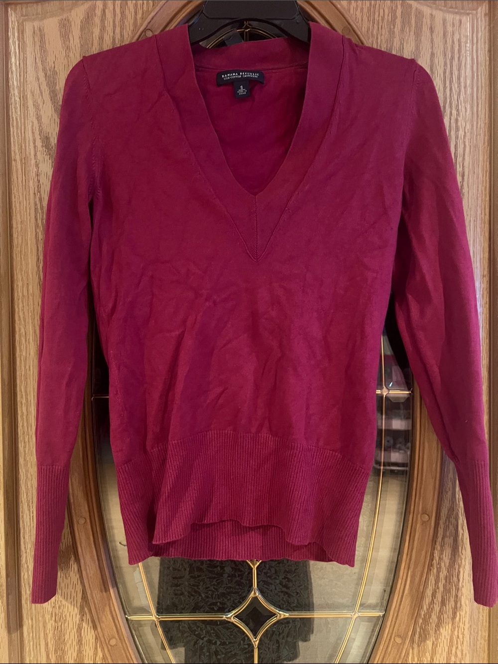 Banana Republic Women's V-Neck Sweater - Berry Red